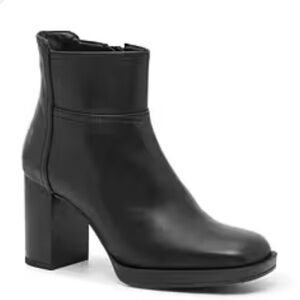 Coach And Four Claudia Bootie, women’s size 10 black leather, new in replace box